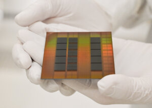 Figure: Assembled chiplet test vehicle with hybrid bonding for trusted electronics (© Photography by Silvia Wolf).