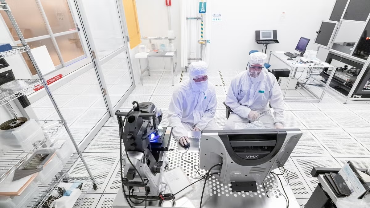 CHIP Flagship Facilities -Researchers work inside the clean room area at the MacroTechnology Works facility in the ASU Research Park in Tempe, Arizona. Photo by Deanna Dent/Arizona State University